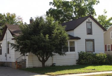 2 Blocks from Campus / 5 Remodeled Bedrooms
