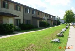 Townhouses on Fourth – 4 Bedroom / 2 Bath