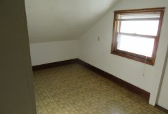 Prentice Street Duplex –  835B-Very Spacious 2 Bedroom Upper 1 block from campus!