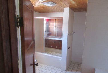 Prentice Street Duplex – 3 Bedroom / 1.5 Bath – Lower