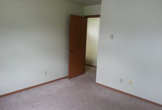 1 Bedroom Townhouse Apartment Available May 1st!