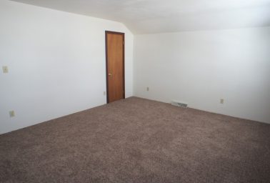 Spacious 1 Bedroom Apartment Available!
