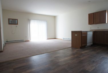 Cat Friendly 2 Bed Upper Apartment w/ Garage Available!